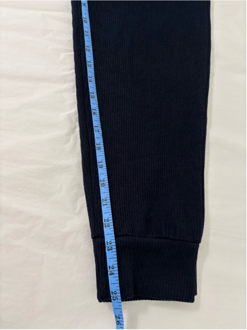 Alo Yoga Muse Sweatpants Sz M Navy EUC - Picture 10 of 10